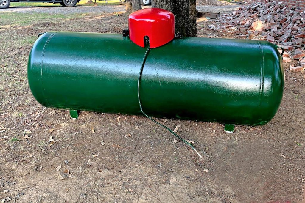 how to paint a propane tank;  painted green with red top